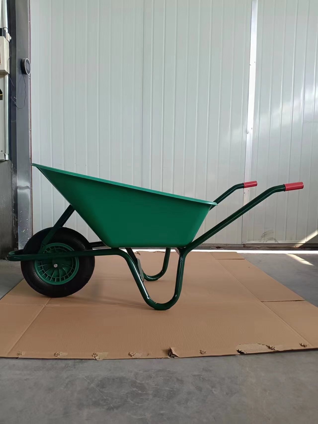 110L Garden wheelbarrow