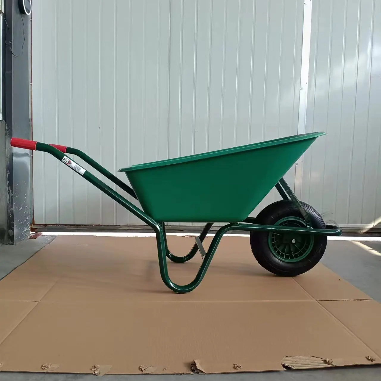 110L Garden wheelbarrow