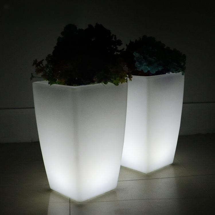 WY solar charging illuminated large rotational molding light up outdoor solar Remote control color changing led flower pot