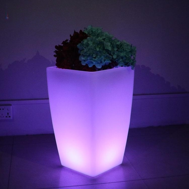 WY solar charging illuminated large rotational molding light up outdoor solar Remote control color changing led flower pot