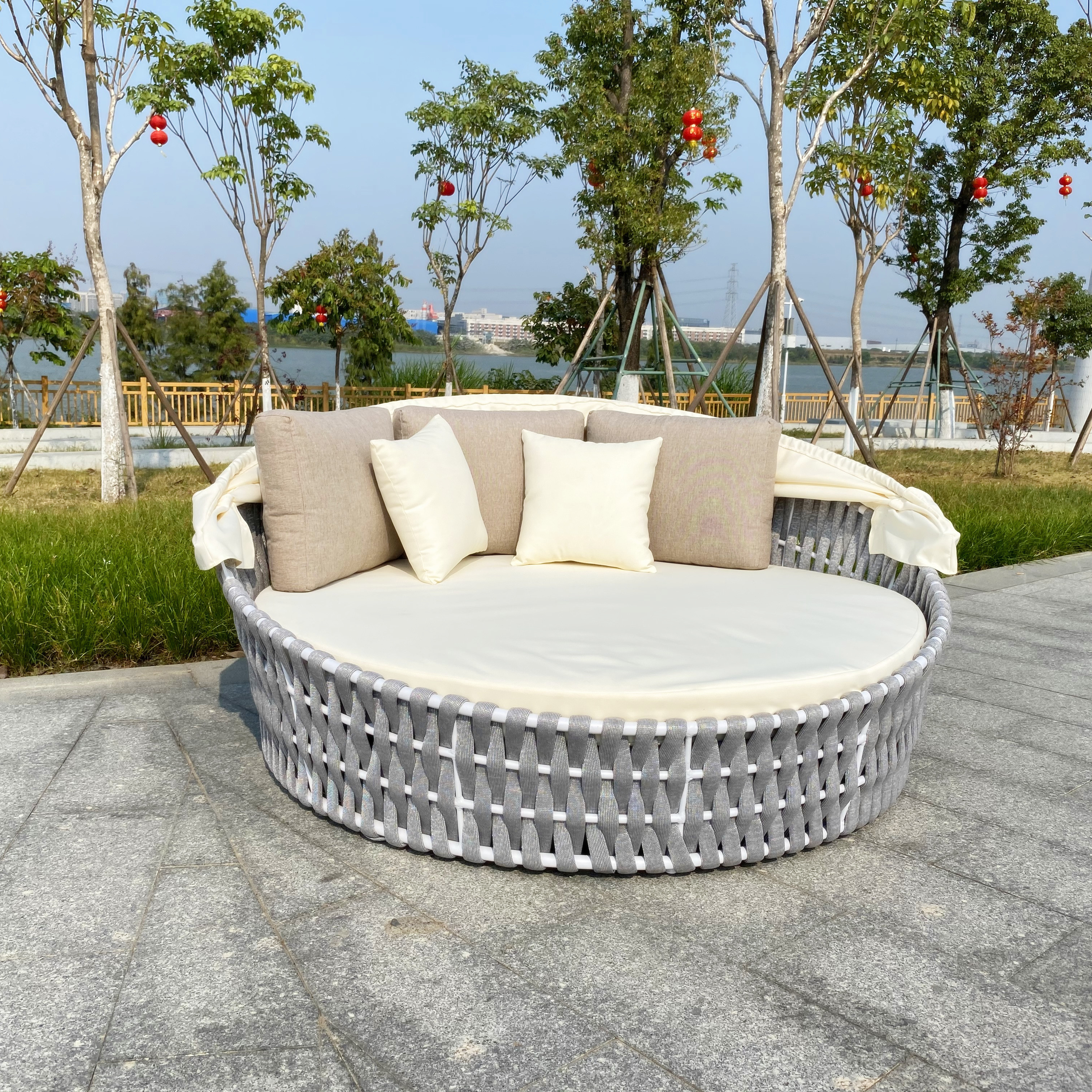 Professional factory outdoor furniture aluminum rope weaving lounger patio garden hotel round daybed with wholesale price