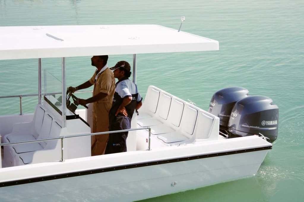 High-Quality Durable 27 FT Fiberglass Passenger Boat Factory Direct with reliable powerful Engine