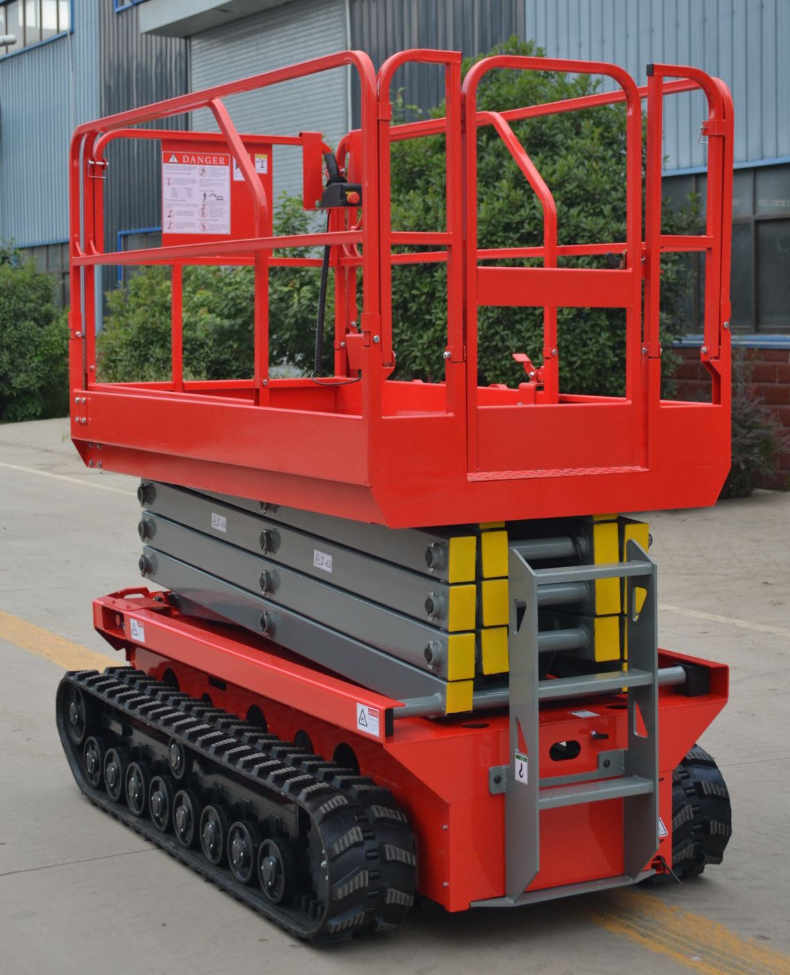 Factory Direct Sales Electric Track Crawler Scissor Lift Man Lift/Diesel Tracked Aerial Working Platform