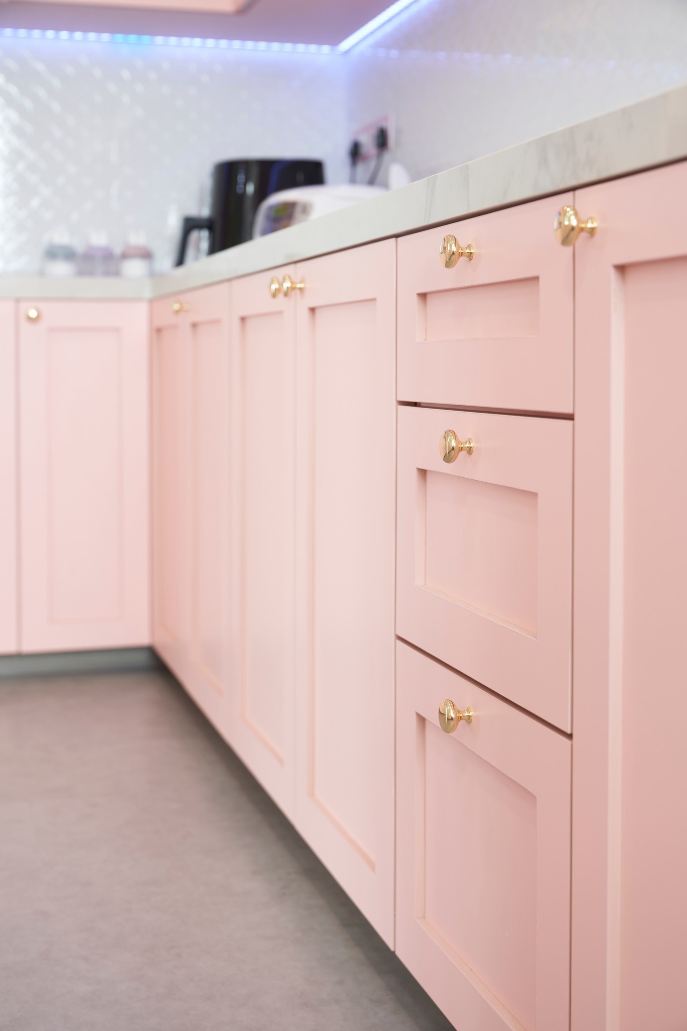 Pink modern smart Shaker Style furniture Kitchen wall Cabinets with glass doors