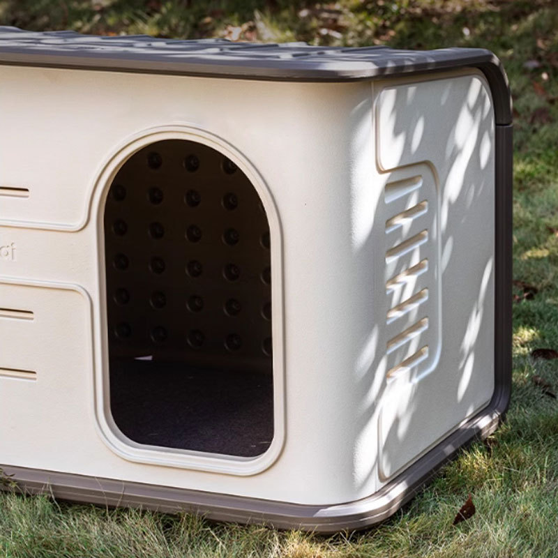 Easy-Clean Modern Outdoor XL Plastic Dog Kennel with Roof