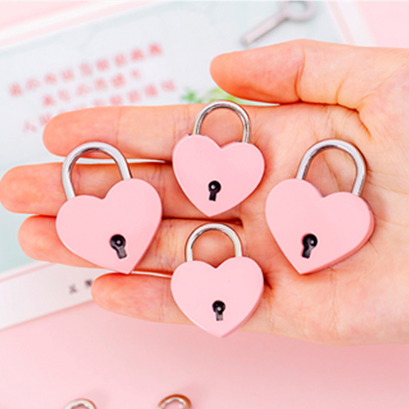 Factory direct selling  Box accessories pink love lock