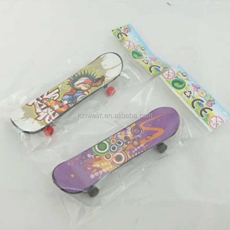 Customized new product creative fingertips, plastic tabletops pressure reducing decks skateboards finger joint games ice skating