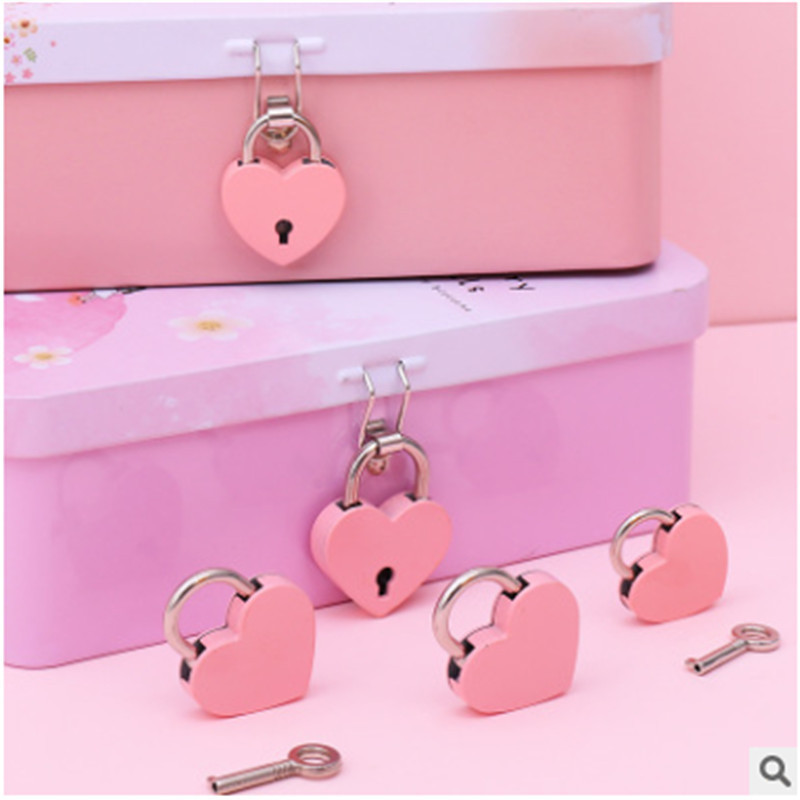 Factory direct selling  Box accessories pink love lock