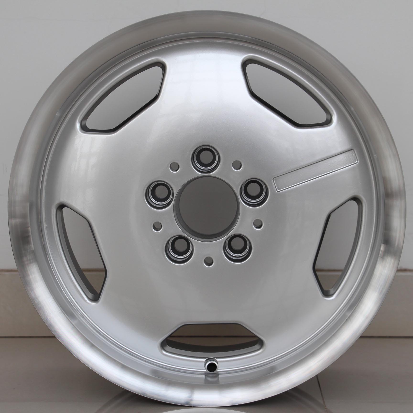 Cheap Chinese black white silver 16 17 18 inch car wheels rims from China