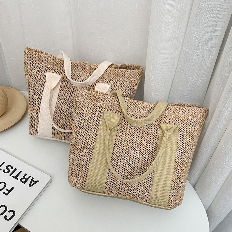 2023 New Fashion Women Handmade Woven Tote Handbags Weaving Wholesale Fashion Female Grass Straw Beach Bags