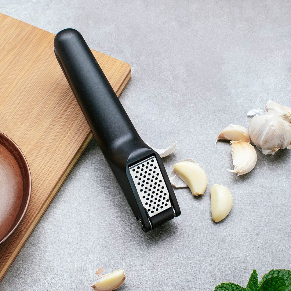 Simple Manual Safety Garlic Gadget Handheld Tools Turnover Crusher Kitchen Accessories Stainless Steel Garlic Press