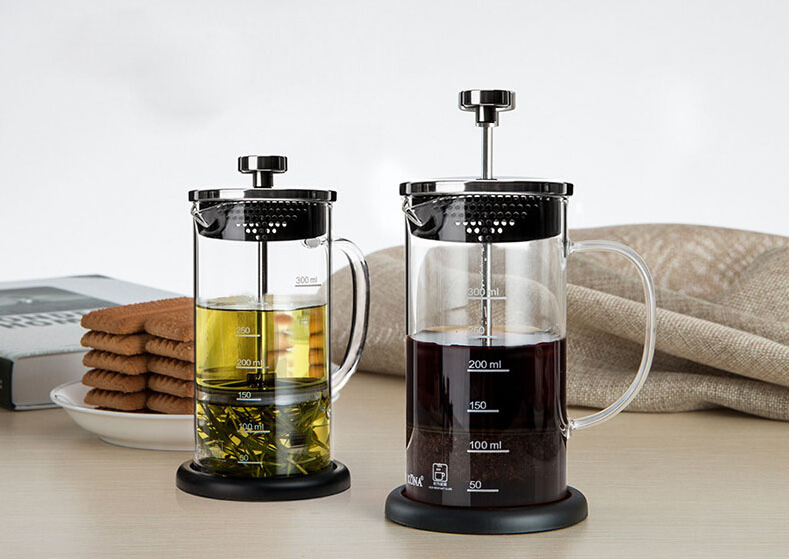 French Press Coffee Maker / Glass Carafe and Sturdy Metal Frame: 34 oz (8 cup) capacity; smooth plunger