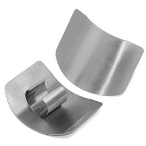 Stainless steel finger protectors are suitable for cutting knives/cutting protectors for kitchen tools