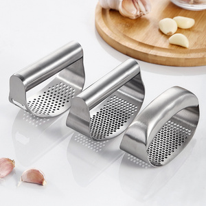 New Household Small Garlic Masher Stainless Steel Ring Garlic Press Kitchen Manual Garlic Masher