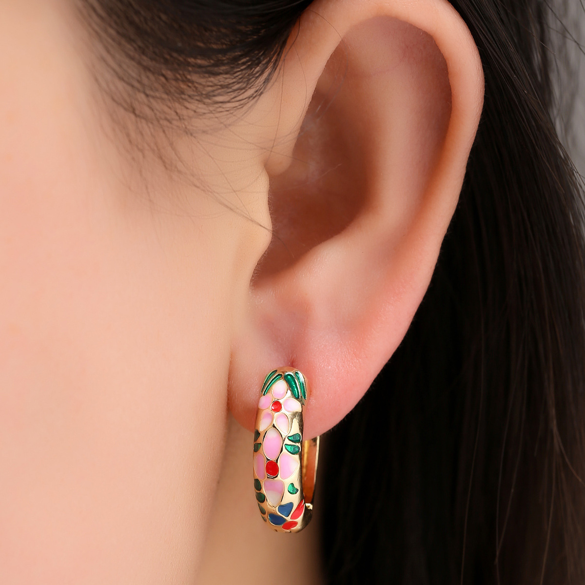 new fashion custom enamel flower huggie hoop earrings multi colored enamel hoop earrings