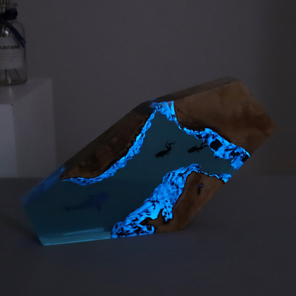 New Arrival Tabletop Night Light Decorated Blue Diver and Whale Table Lamp Epoxy Resin Lamp