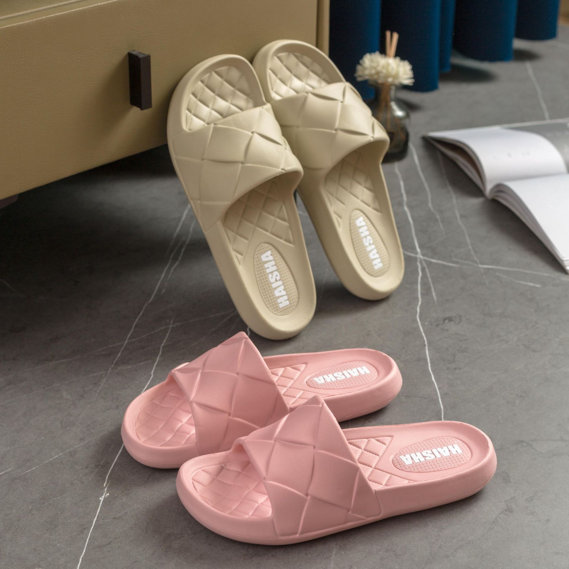 2022 New Design Fashion Anti-slip Women Men Comfortable Sandals EVA Slippers Home Slides Indoor Outdoor Slippers Winter Slippers