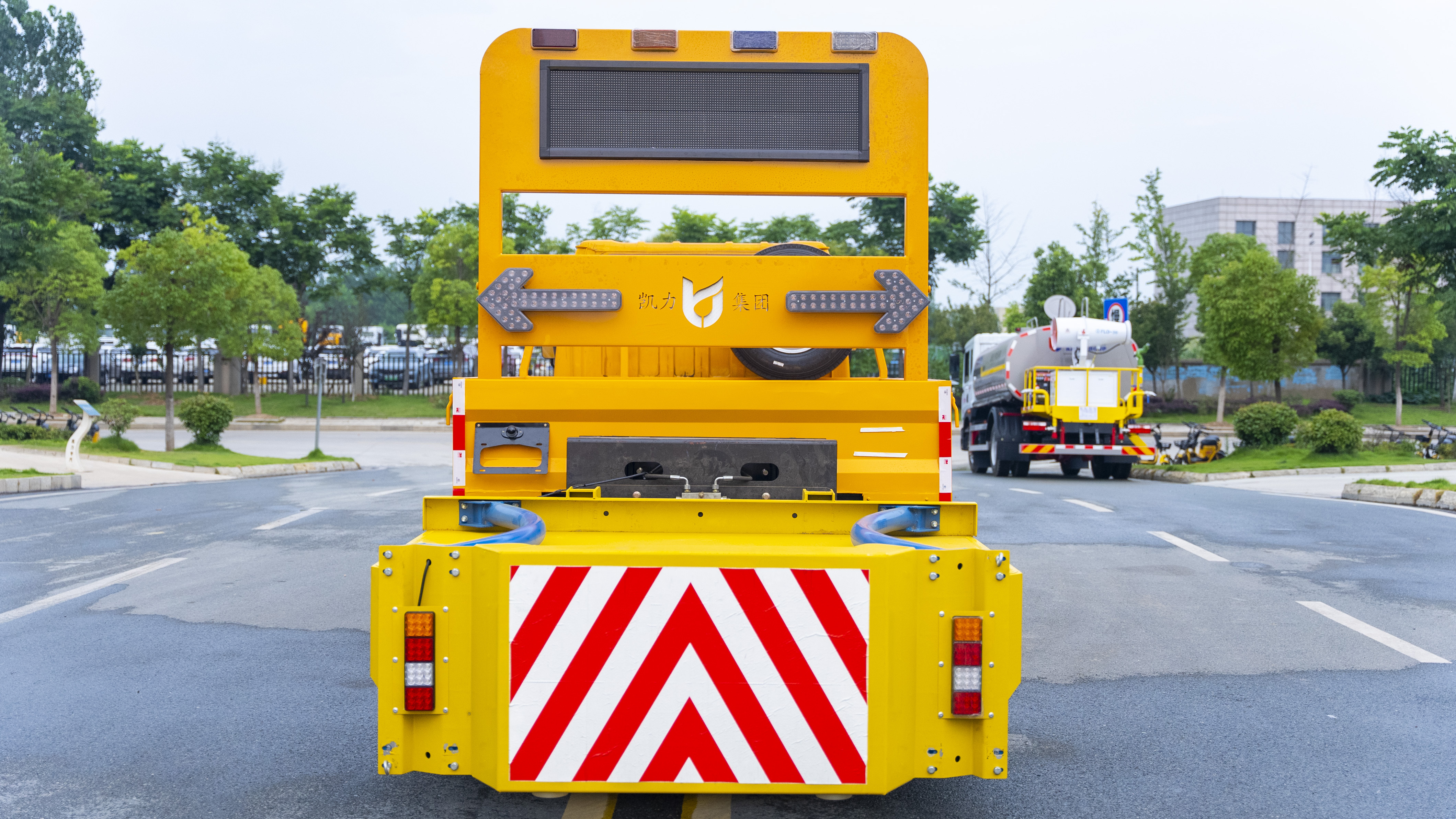 New Design Collision Prevention Truck Mounted With Anti-Collision Buffer Attenuator And Guide