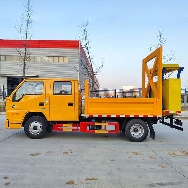 China Low Price Dongfeng Brand 70K Anti-Collision Buffer Vehicle Double Cabin Crash-Proof Truck