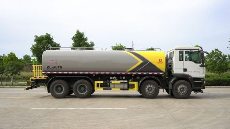 Sinotruk 6X4 HOWO 20000 Liters Fuel Oil Tank Truck Refueling Truck Water Tank Truck