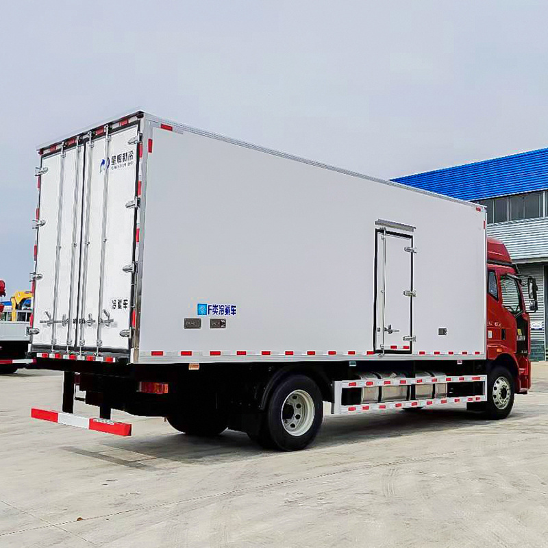 Strength manufacturers FAW 15 Tons heavy duty refrigerator truck, transport live fish hook refrigerator truck