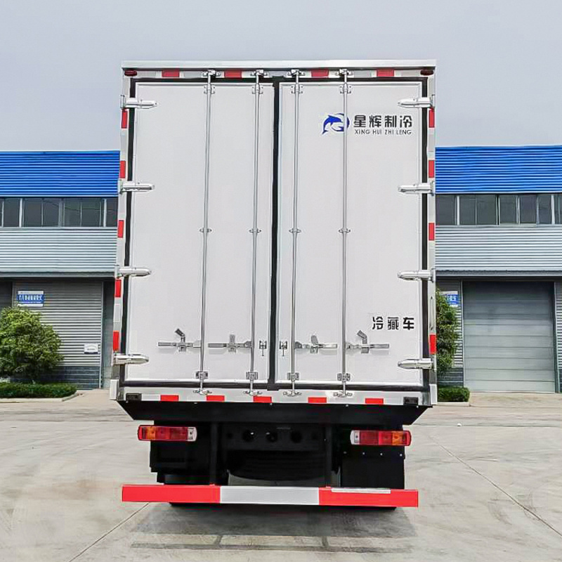 Strength manufacturers FAW 15 Tons heavy duty refrigerator truck, transport live fish hook refrigerator truck