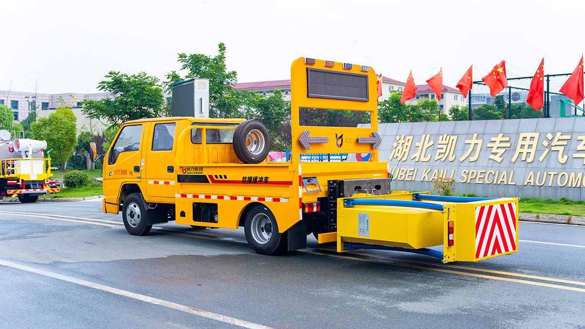 Anti Collision Buffer Truck Mounted Attenuator Traffic Crash Proof Truck for Sale Traffic Accident Treatment  Emergency Truck