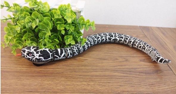 Remote Control Rc Rattle Snake With Retractable Tongue Animal Funny Novelty Gift Terrifying Toy