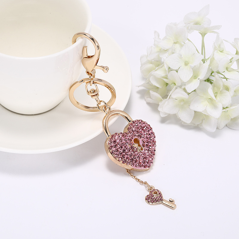 crystal Heart shape Keychain Pink Rhinestone Cute Car lock and key couple peach keychain Key Ring for Women Bag Pendant Charms