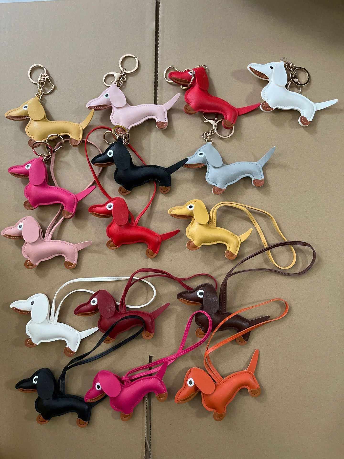 Wholesale Dog Dachshund Pu Leather Key chain Bag Charm Pendant Car Keyring Luxury Bag Parts Accessories luggage tags KeyChain