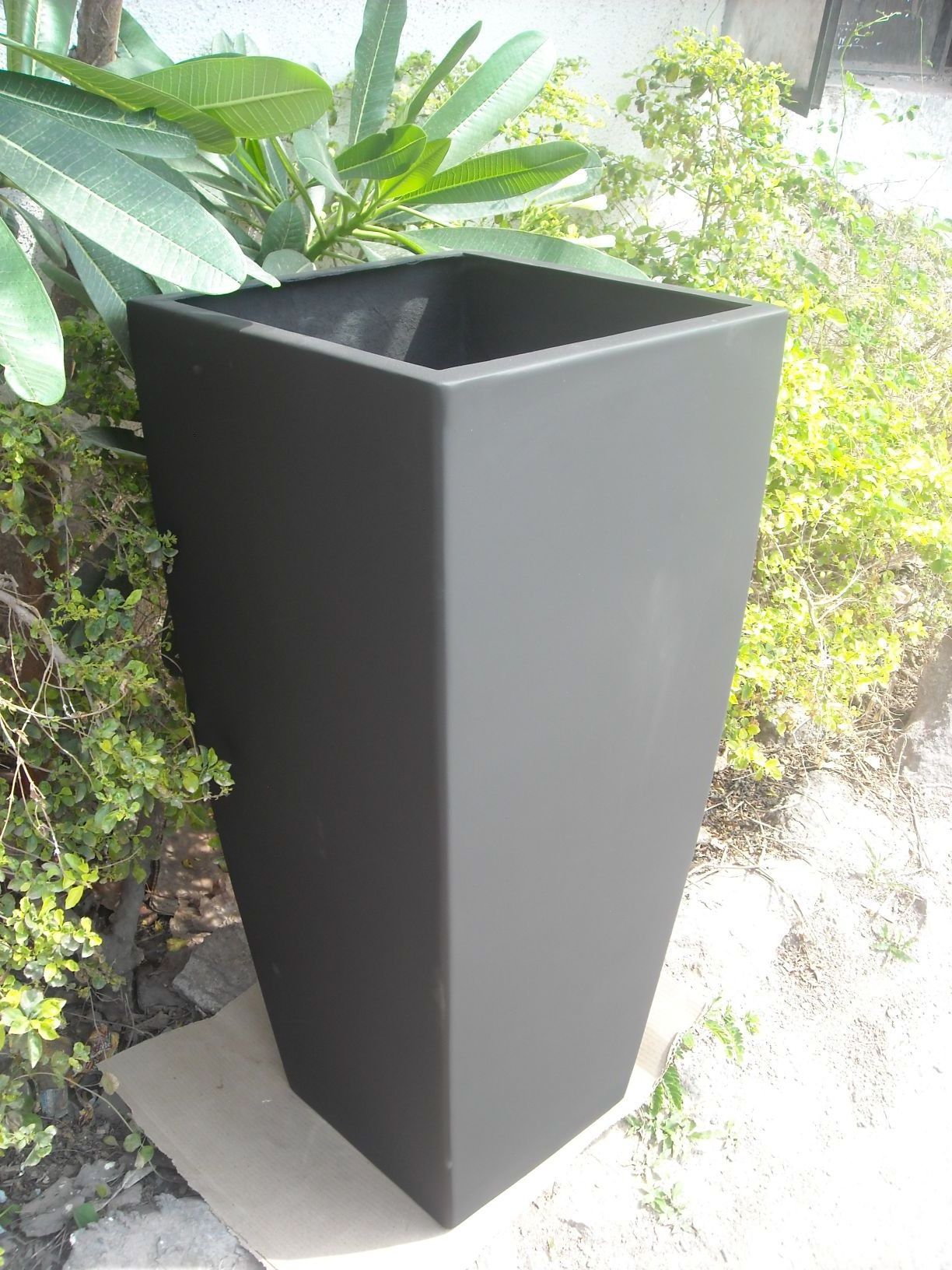 Brown Ribs Vertical Tall Beautiful Look Fiberglass Planter Used with Flower/green Plant Light Weight Floor Boughpot Hand Carved