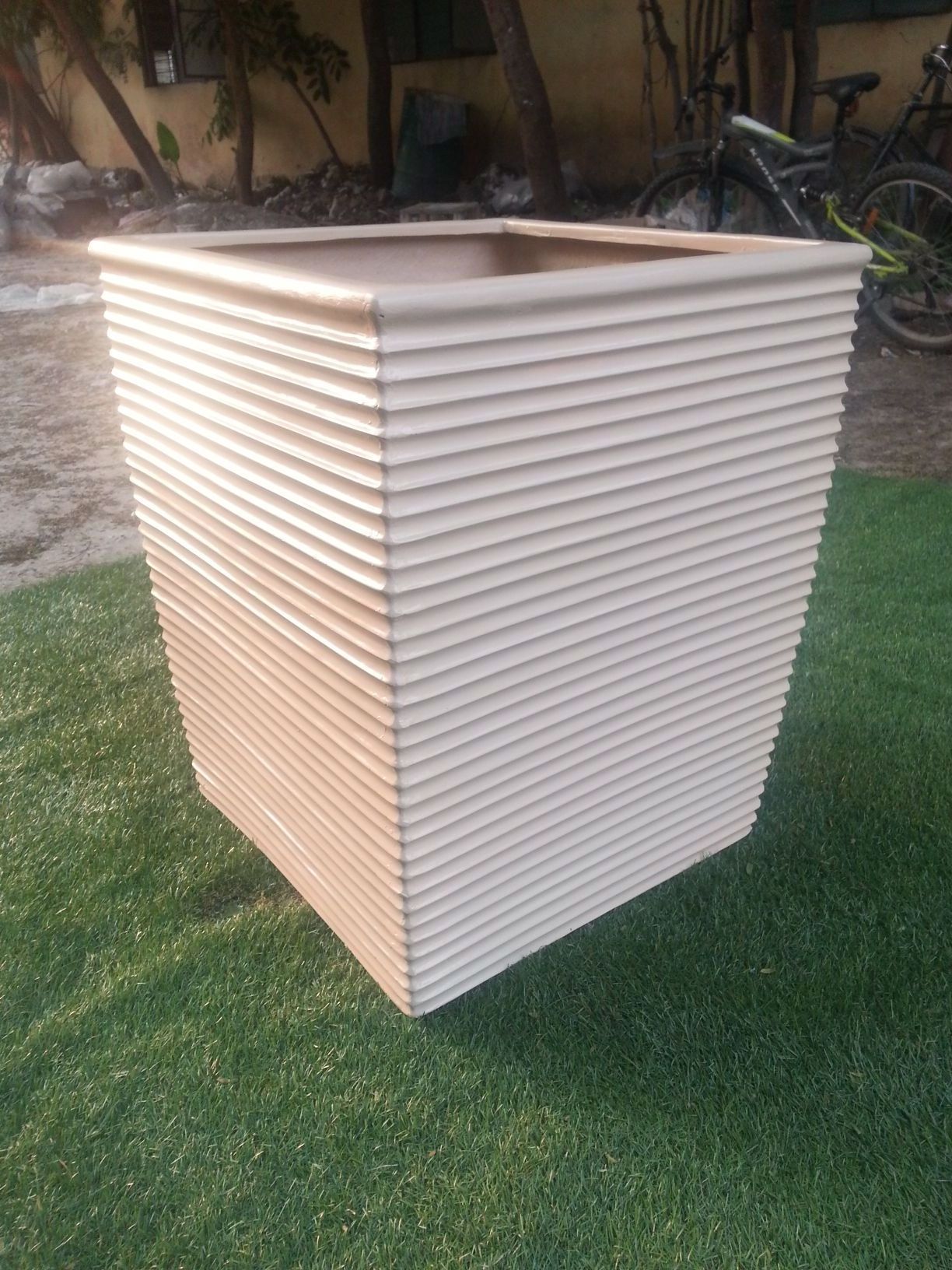 Brown Ribs Vertical Tall Beautiful Look Fiberglass Planter Used with Flower/green Plant Light Weight Floor Boughpot Hand Carved