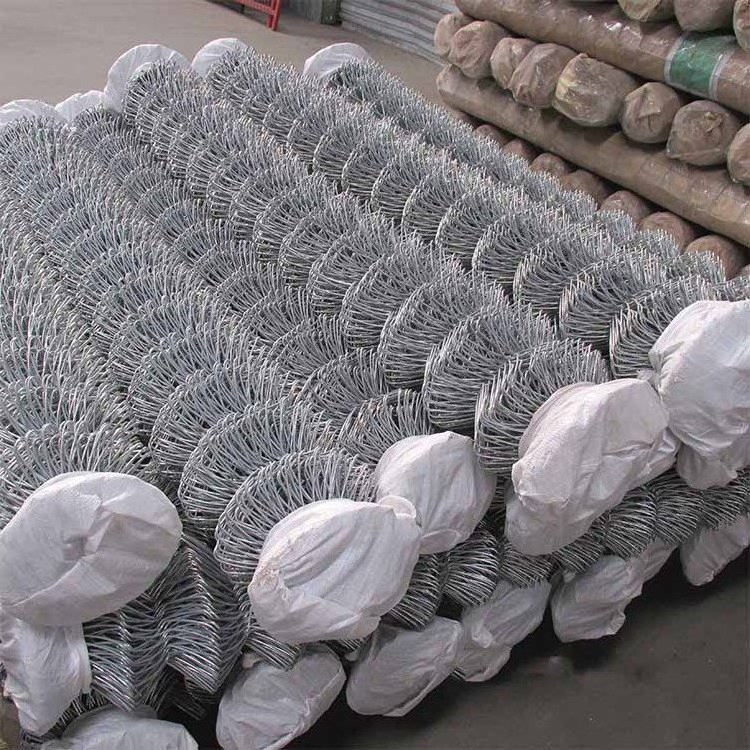 2.0mm Wire 2 Inch Diamond Hole Cyclone Wire Fence Design Galvanized Chain Link Fence Wire Mesh Rolls