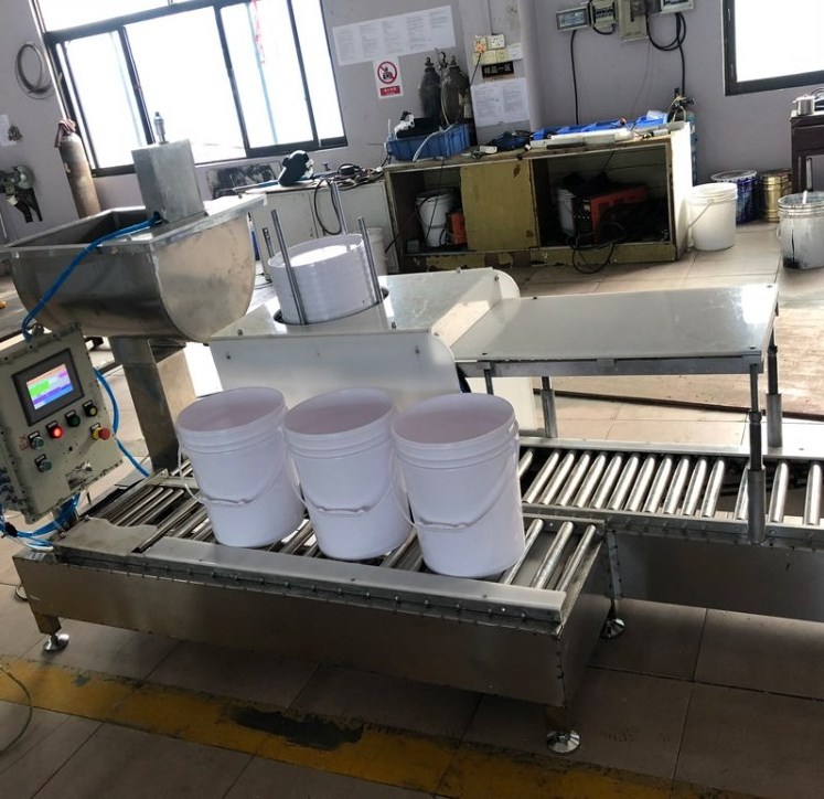 Semi-automatic Iron Plastic Bucket Paint Glue White Latex Oil Filling Machine