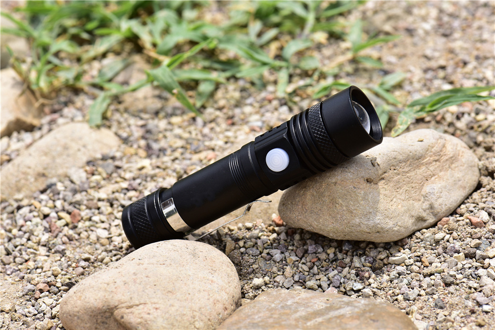 Adjustable Focus T6 Led Patrol Long Distance Hunting Tactical Flashlights Rechargeable Torch Light Zoom Flashlight Clip