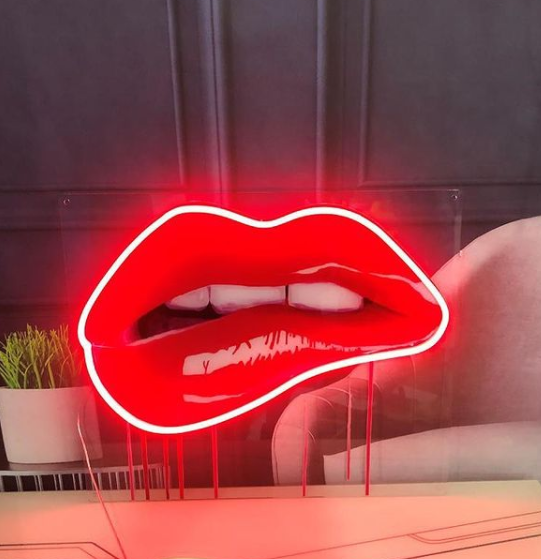 Koncept Drop Shipping 20inch Mouth lips(uv) neon wall Neon Light Advertising Custom LED Neon Sign