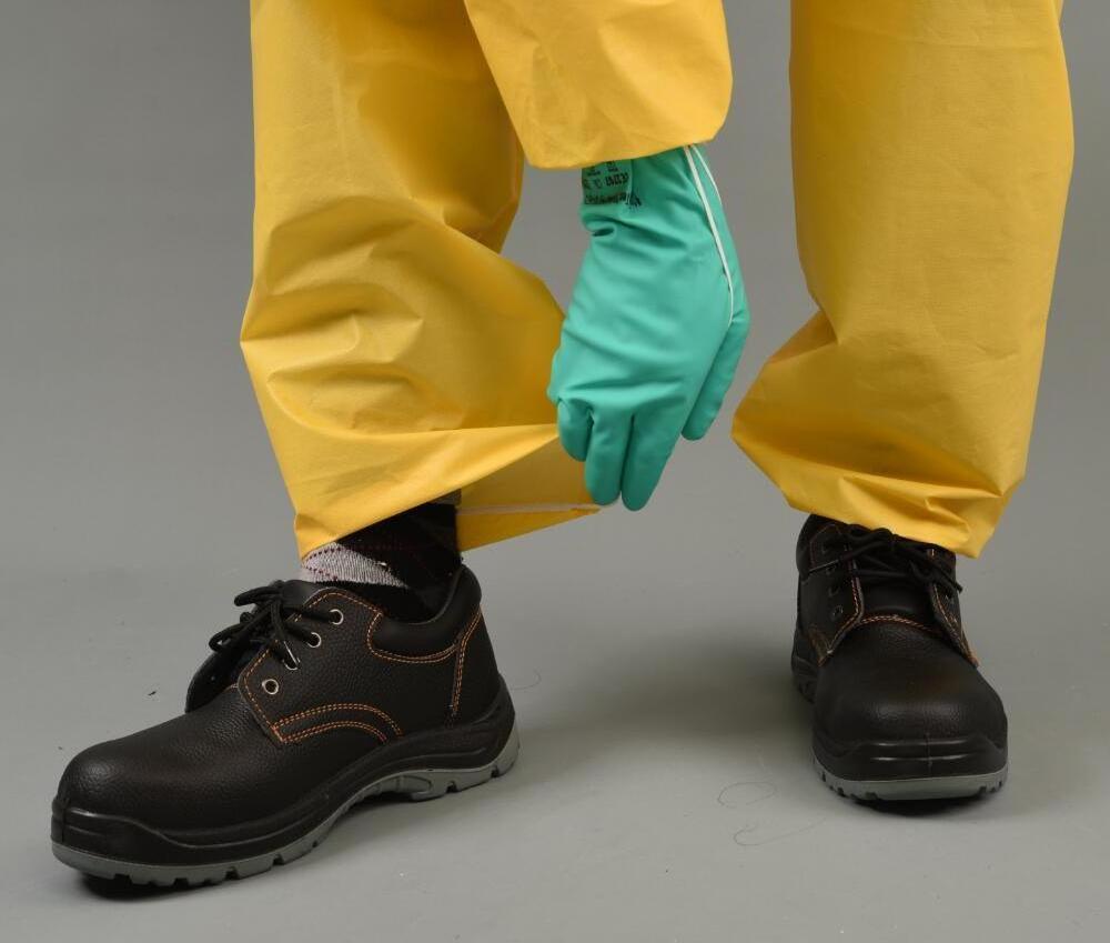 disposable non-woven  industrial protective coverall  for chemical liquid spray resistance seaman coverall