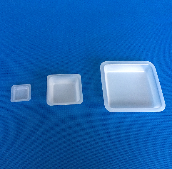 lab ware disposable flat bottom square shape  plastic medical trays