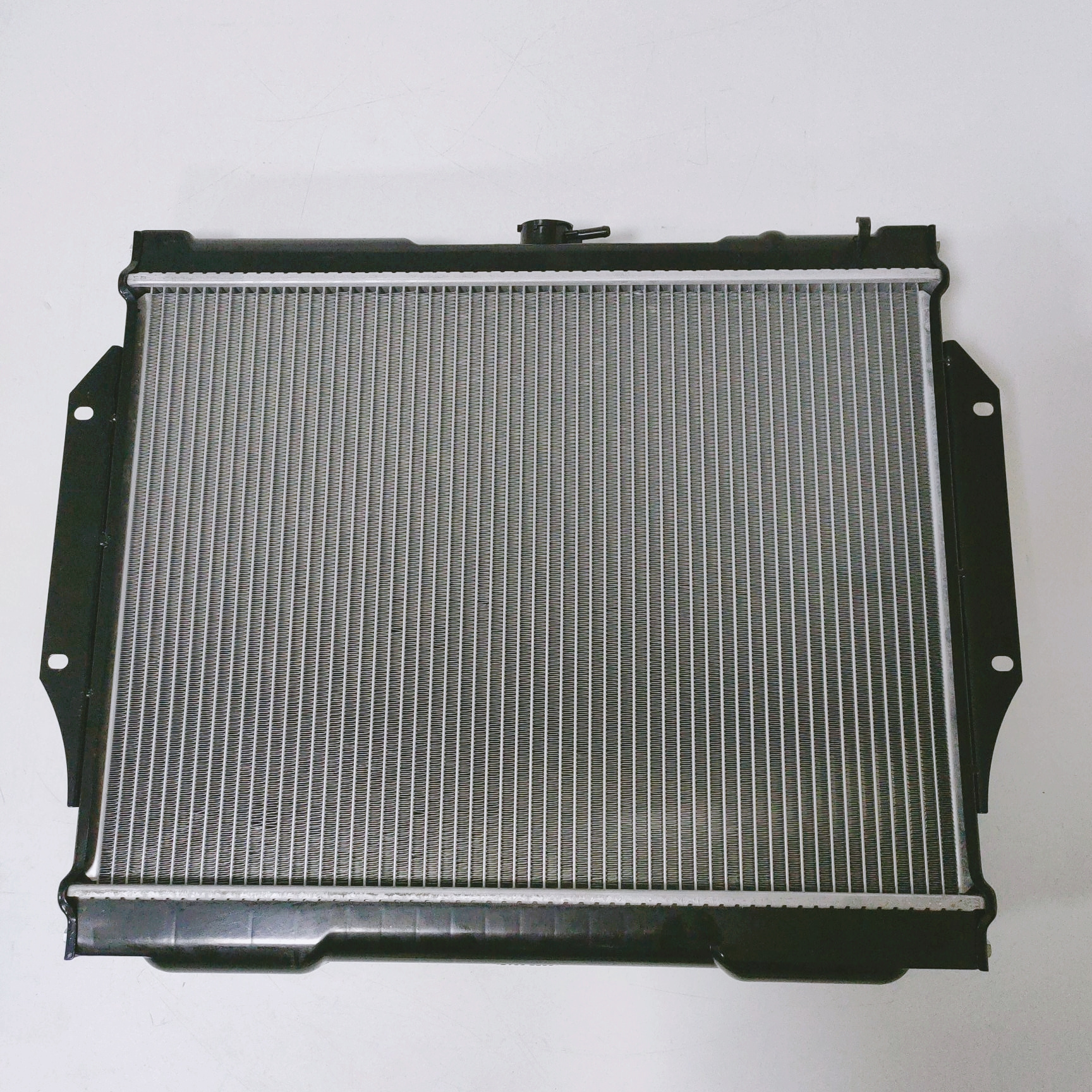 Brazed Plastic Water Tank For MITSUBISHI JEEP V33 Aluminum Radiator Brazed Car Radiator OEM: MB660077