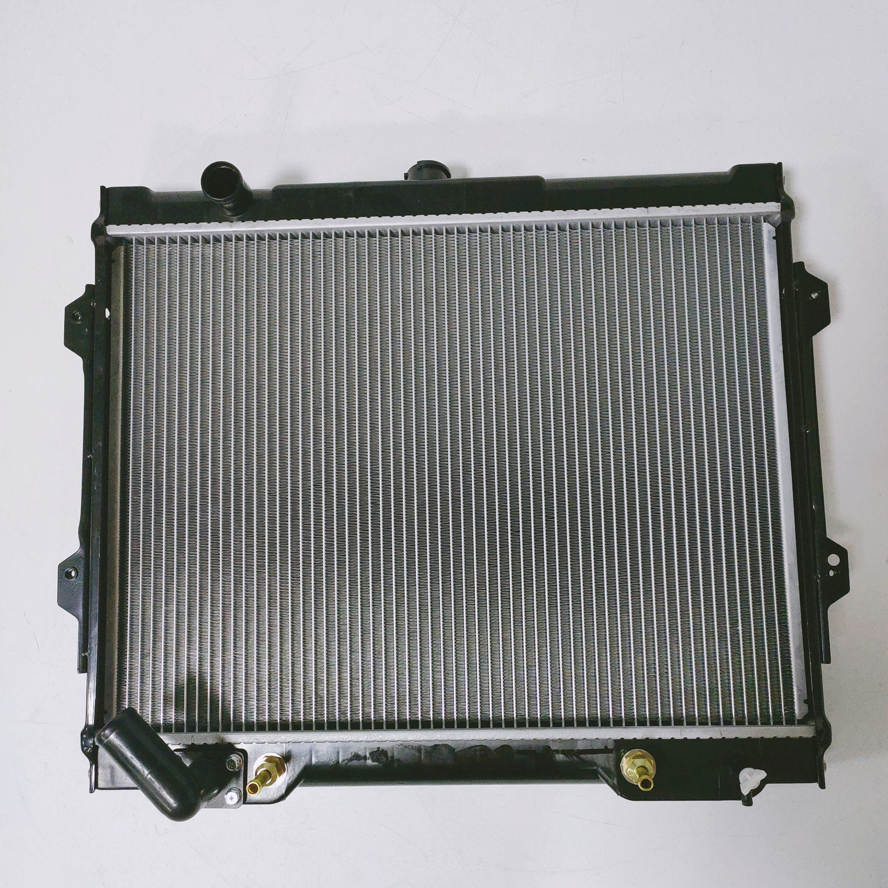 Brazed Plastic Water Tank For MITSUBISHI JEEP V33 Aluminum Radiator Brazed Car Radiator OEM: MB660077