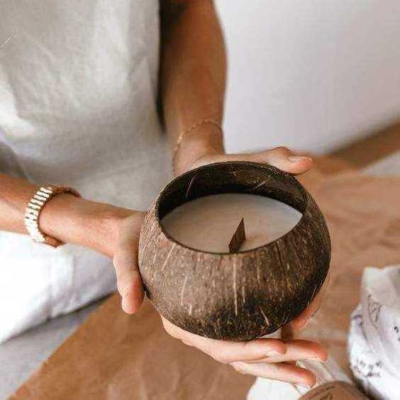 Private Label Coconut Husk Shell Bowl Wood Wick Scented Candle Natural Eco Friendly Aromatherapy Soy Wax Candles