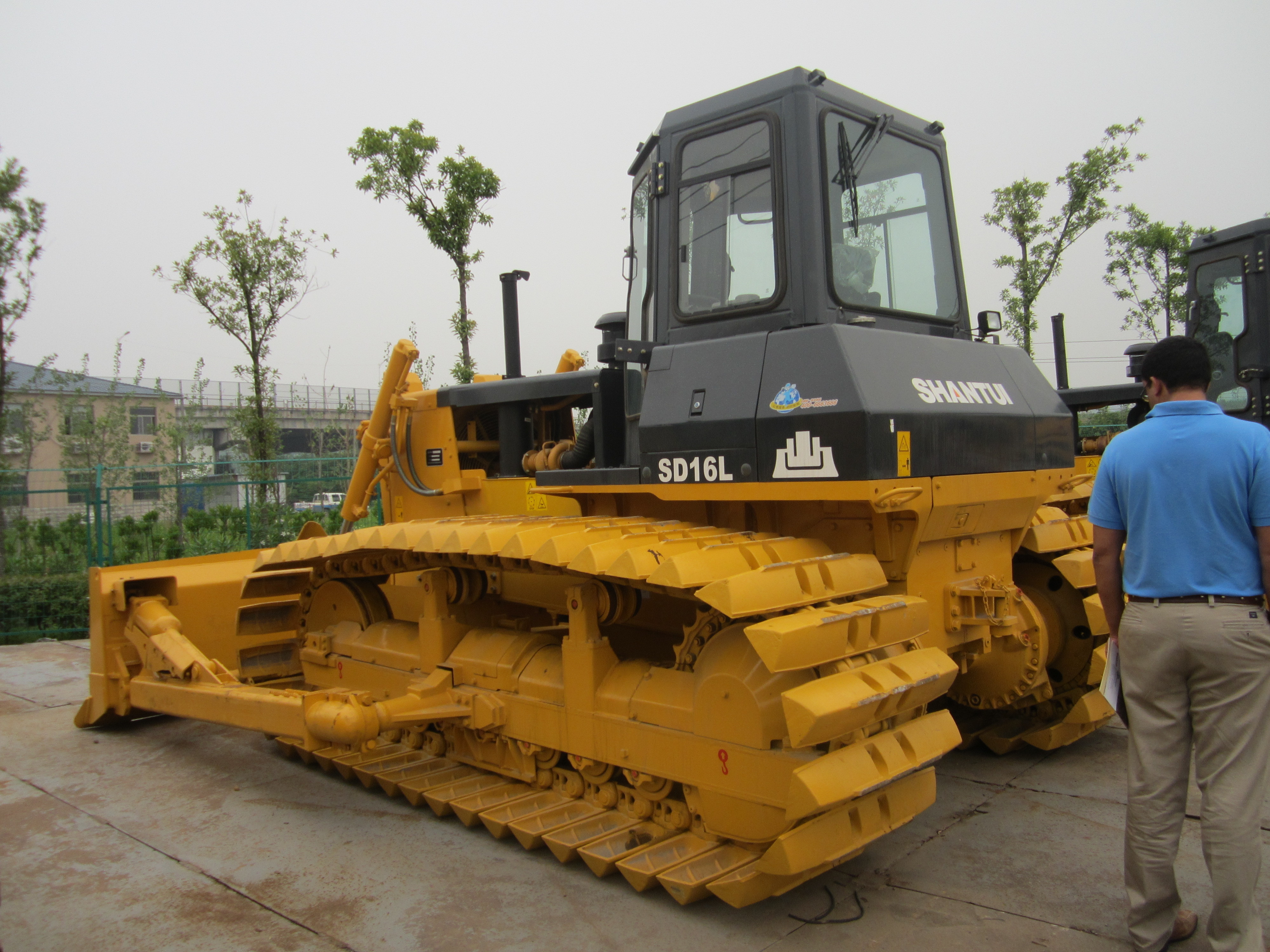 2022 SHANTUI SD16 New Mini Price Bulldozer With Reliable Quality Earth Moving Machine Original