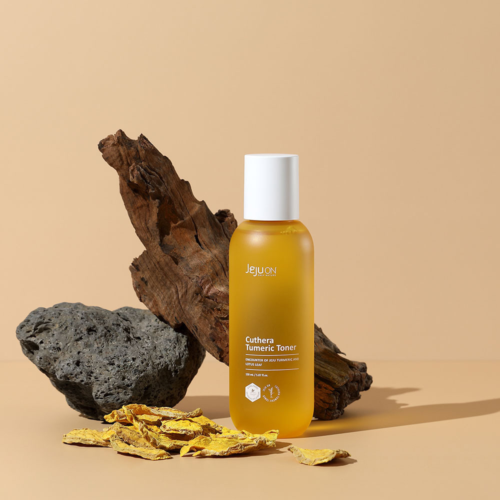 Turmeric Facial Toner Skin Brightening Face Toner Gently Remove eye bags Skin Balancing & Pore Reducing Hydrating Toner