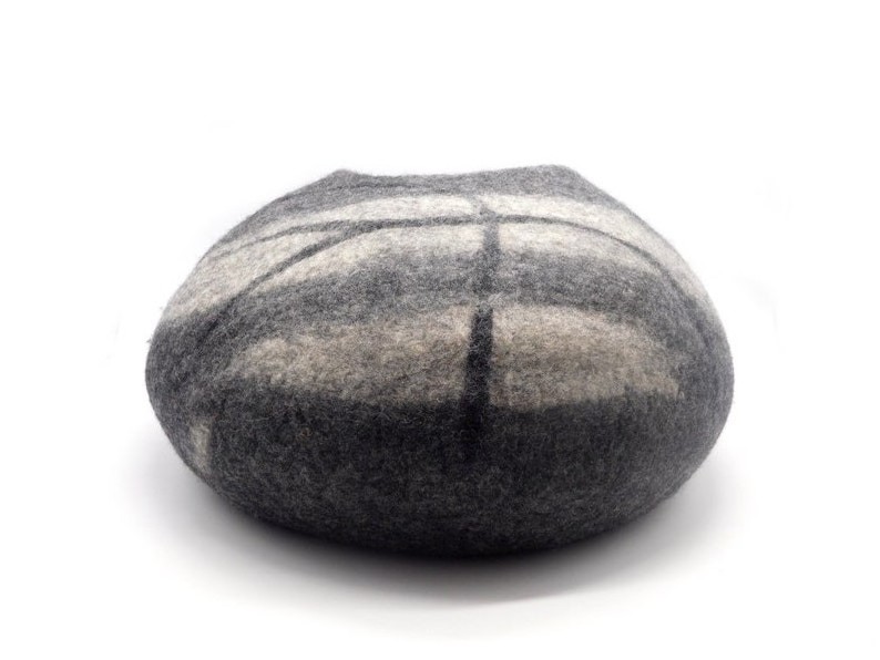 Felt cat cave - Wool felt round cat bed - Soft and Cozy pet bed - Pure wool of New Zealand - Made in Nepal- Handmade