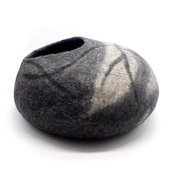 Felt cat cave - Wool felt round cat bed - Soft and Cozy pet bed - Pure wool of New Zealand - Made in Nepal- Handmade