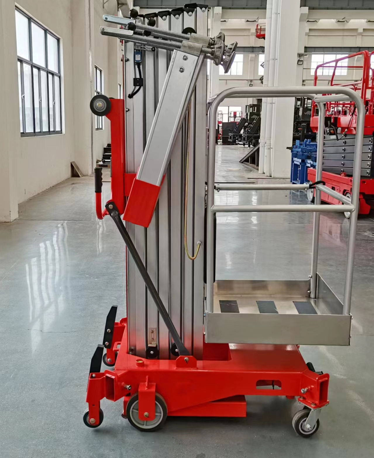 With safety frame 8m, 10m, 12m, 14m electric spar lift aerial work platform