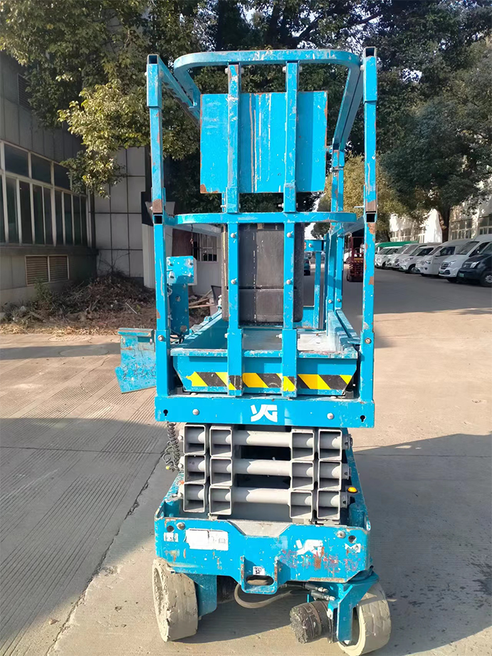 Cost-Effective Aerial Lift Work Platform 5.6m Used Genie Mobile Electric Scissor Lifts For Sale