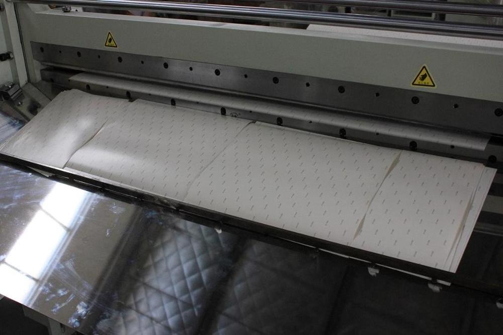 Paper / Film / Tape / Foil Roll To Sheet Cutting Machine Label Cutter