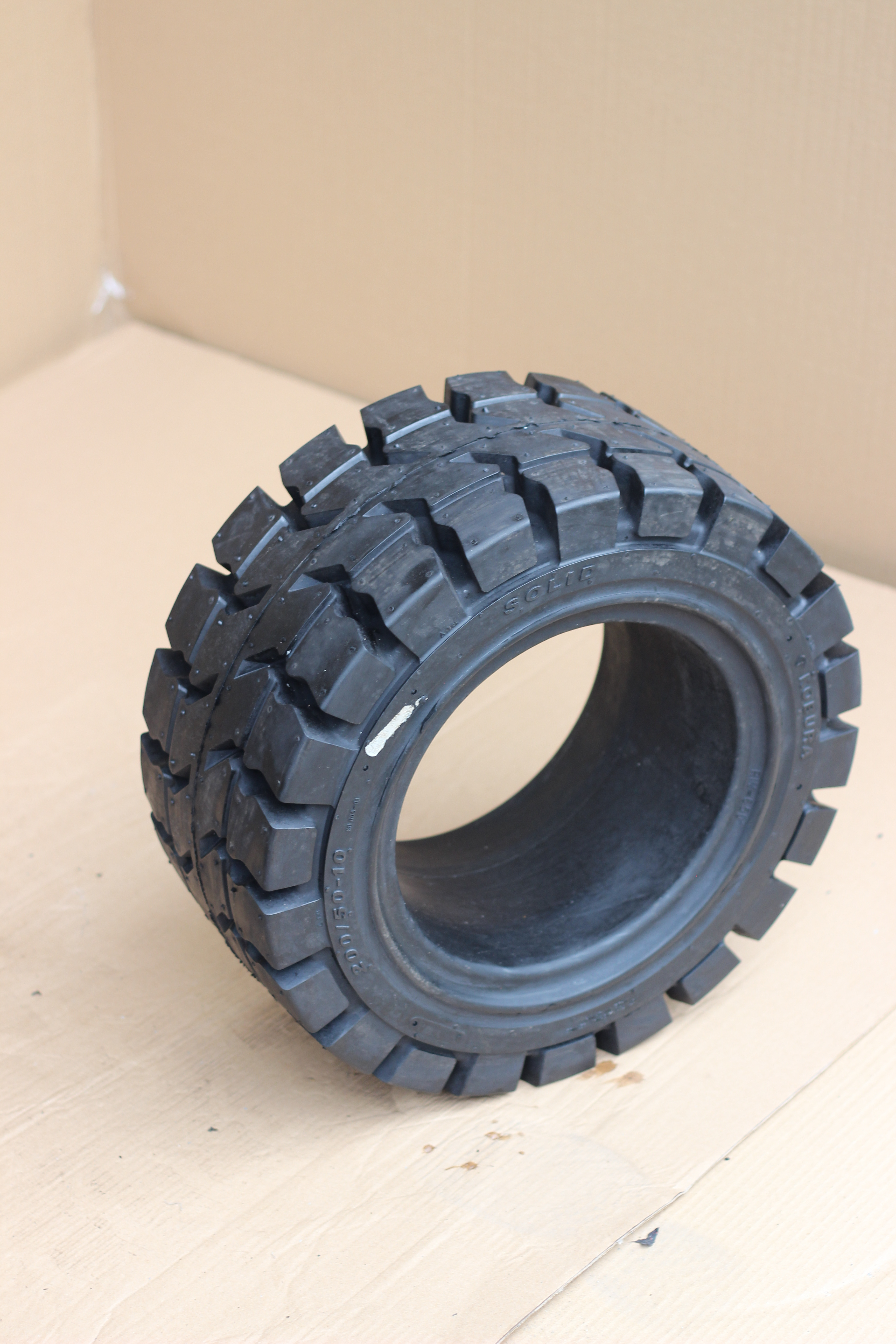 China  Factory Supply wholesale  2-3.5 Ton Forklift Solid Tyre 28x12.5-15 Solid Rubber Tire for Linde Heli Hyster