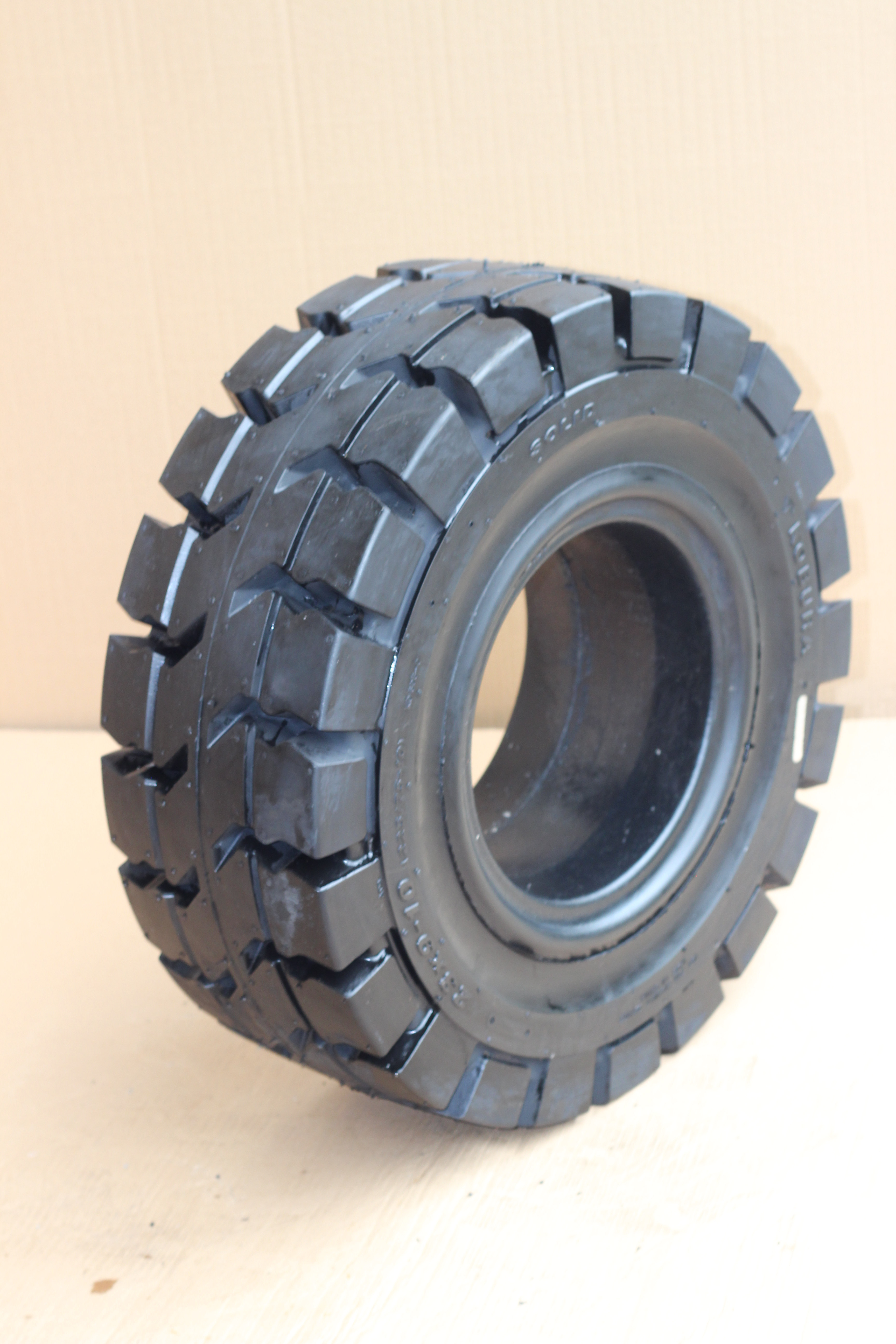 Factory Supply Solid Tires 10 Inch Tire Rubber Wheels 23x9-10 200/50-10 6.50-10 18X7-10 Forklift Tires